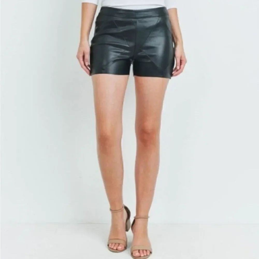 ♡♡♡ Comme usa Faux Leather Shorts for Summer sz L
